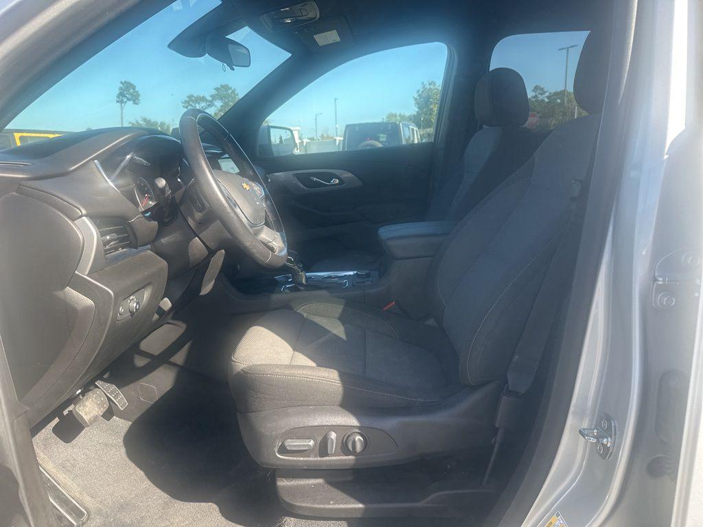 used 2022 Chevrolet Traverse car, priced at $22,588