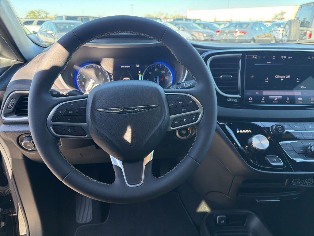 used 2025 Chrysler Pacifica car, priced at $29,888