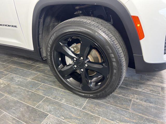 used 2023 Jeep Grand Cherokee car, priced at $24,490