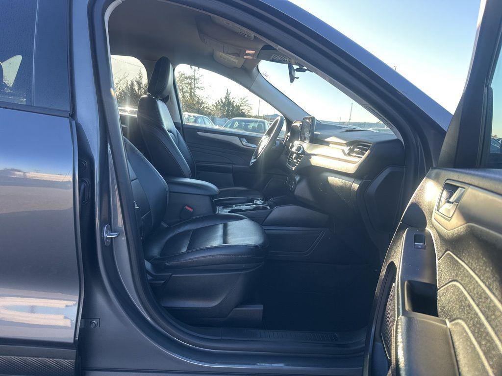 used 2022 Ford Escape car, priced at $13,988