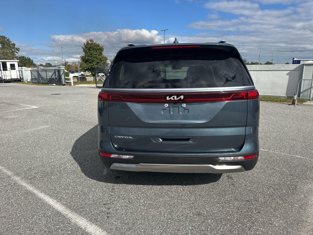 used 2024 Kia Carnival car, priced at $37,432