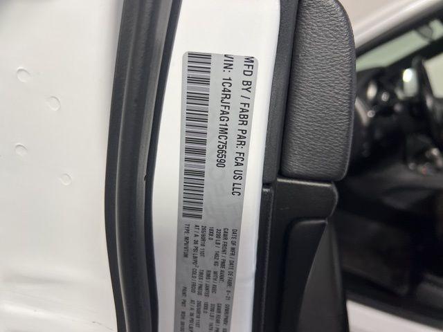 used 2021 Jeep Grand Cherokee car, priced at $18,998