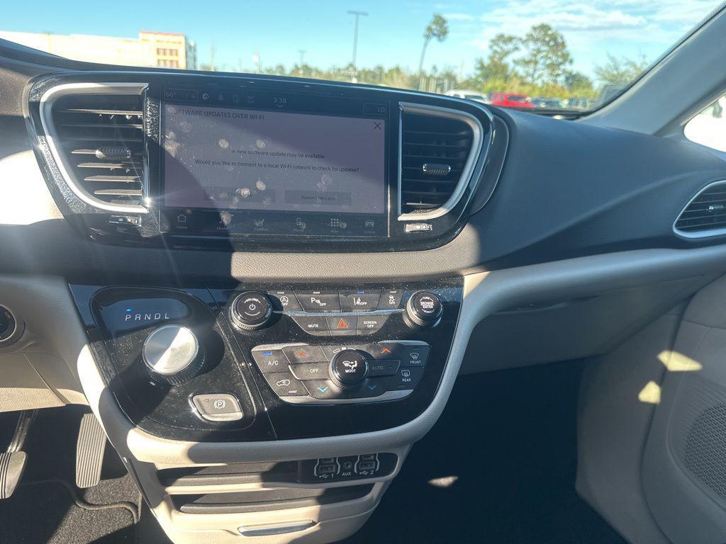 used 2024 Chrysler Pacifica car, priced at $28,151