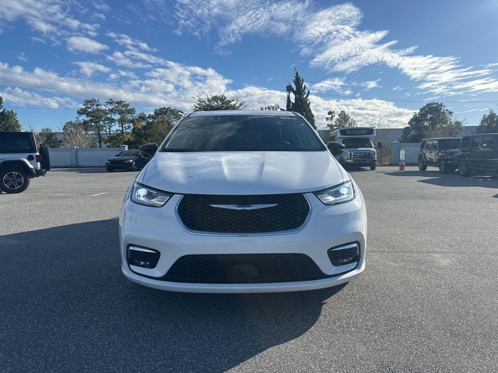 used 2024 Chrysler Pacifica car, priced at $28,151