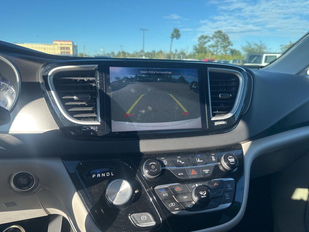 used 2024 Chrysler Pacifica car, priced at $28,151