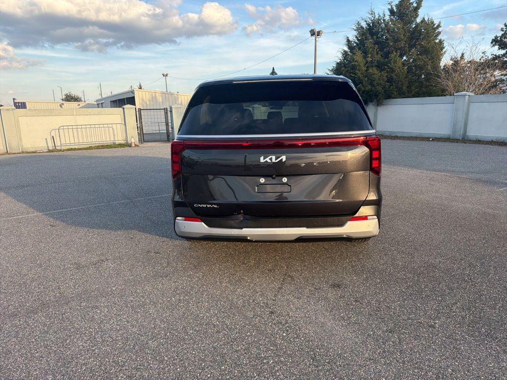 used 2025 Kia Carnival car, priced at $33,598