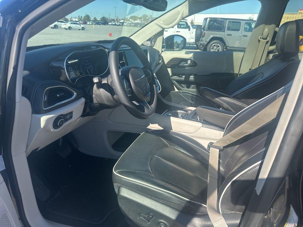 used 2024 Chrysler Pacifica car, priced at $33,488