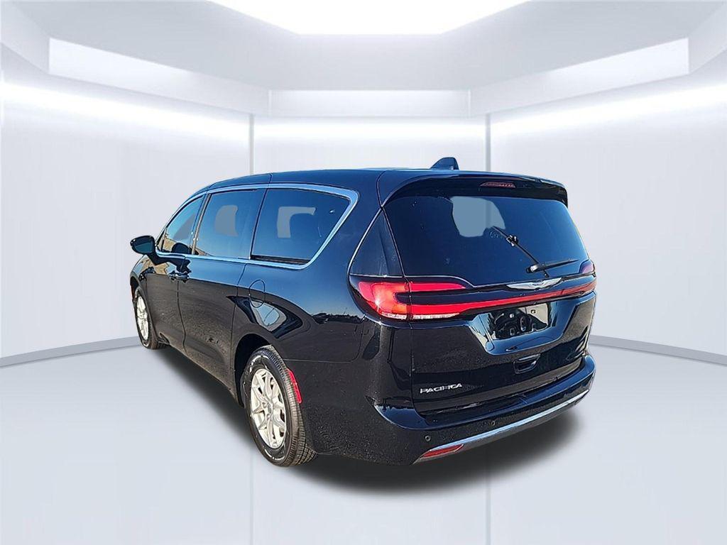 used 2025 Chrysler Pacifica car, priced at $27,712