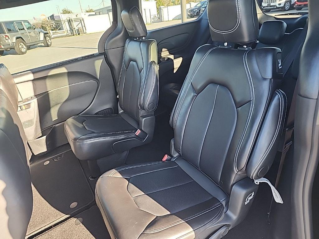 used 2025 Chrysler Pacifica car, priced at $27,712