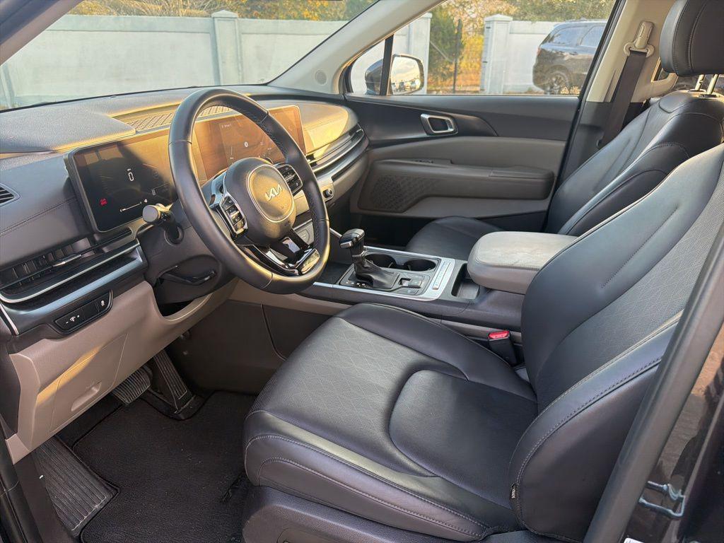 used 2025 Kia Carnival car, priced at $33,114