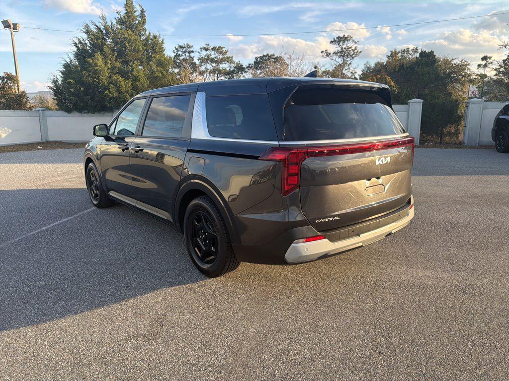 used 2025 Kia Carnival car, priced at $33,114