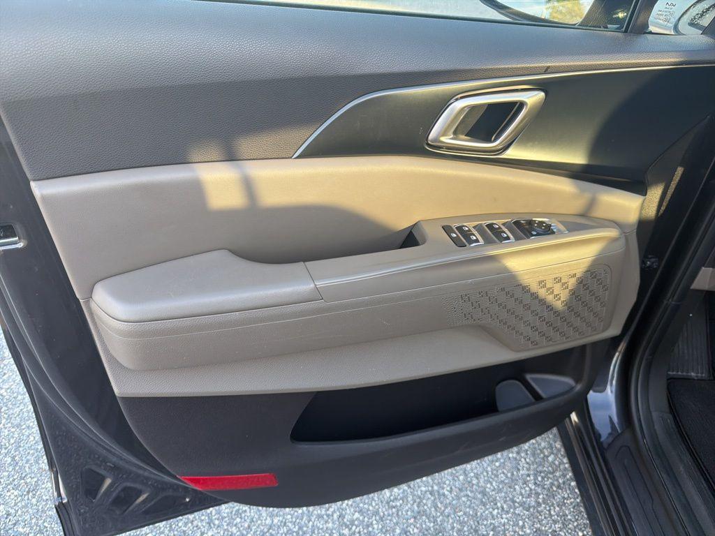 used 2025 Kia Carnival car, priced at $33,114