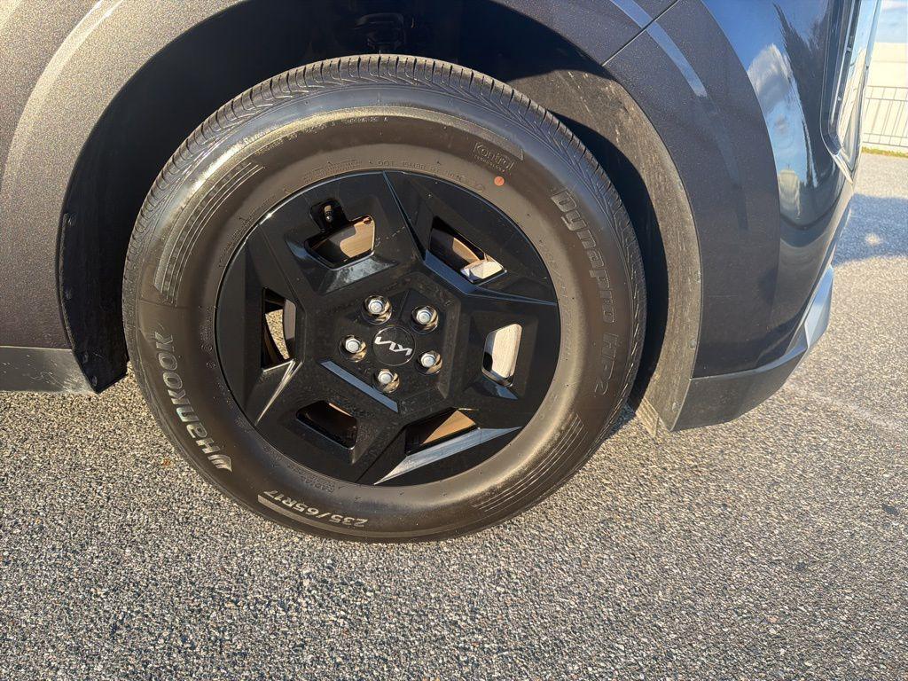 used 2025 Kia Carnival car, priced at $33,114