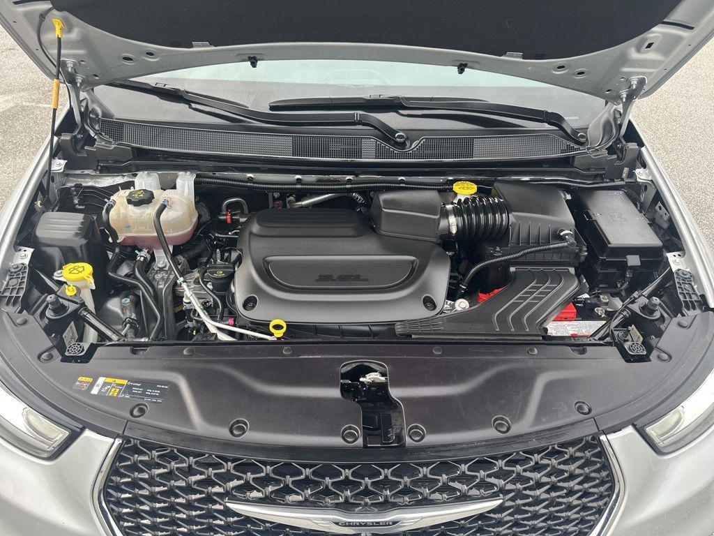 used 2024 Chrysler Pacifica car, priced at $29,298