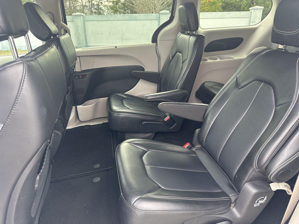 used 2024 Chrysler Pacifica car, priced at $29,298