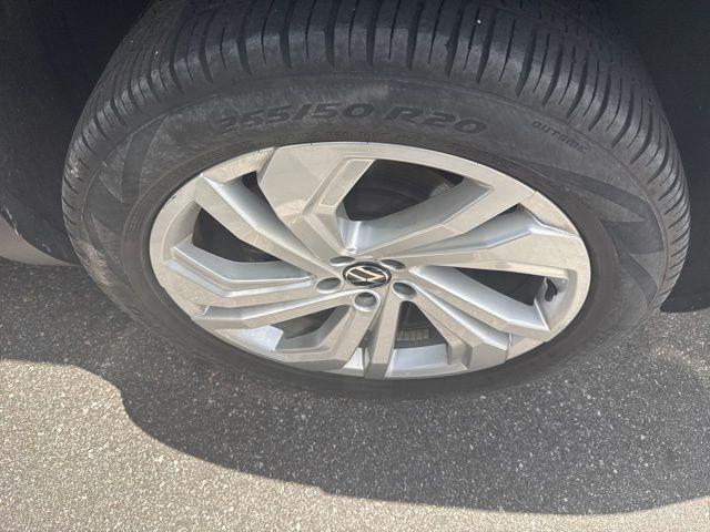 used 2023 Volkswagen Atlas car, priced at $26,999