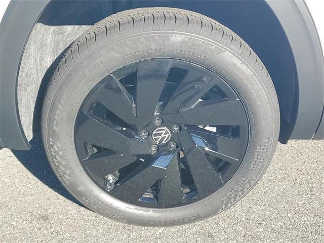 new 2026 Volkswagen Atlas car, priced at $42,987