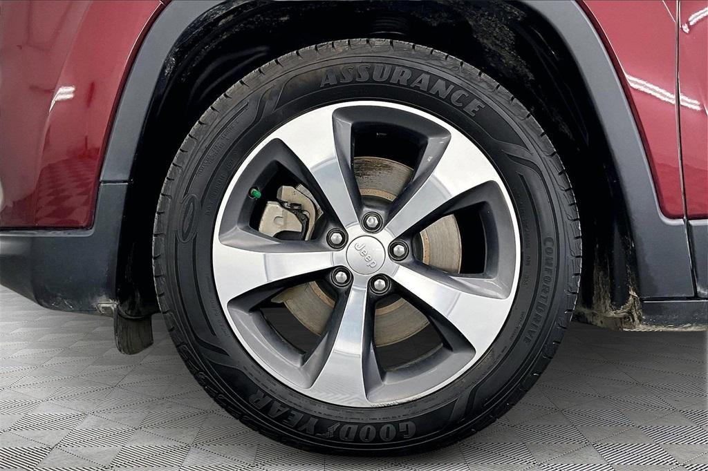 used 2019 Jeep Cherokee car, priced at $12,971