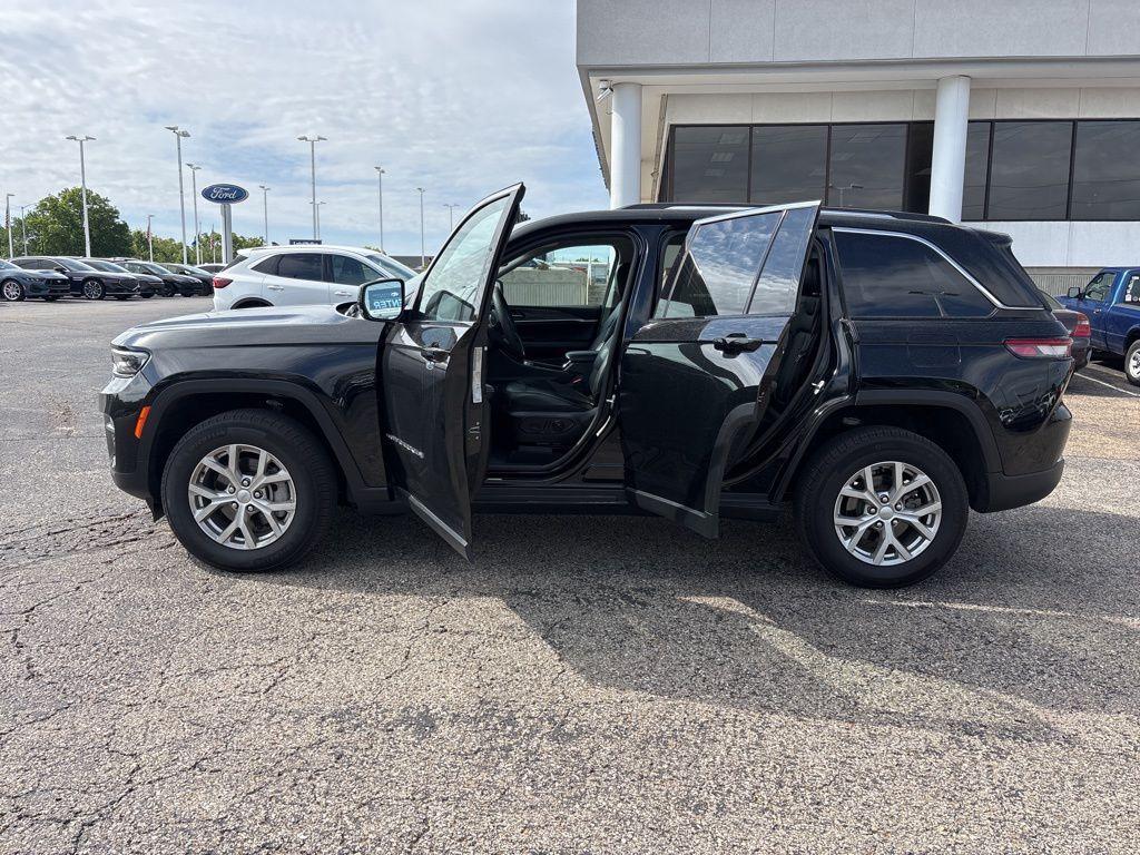 used 2023 Jeep Grand Cherokee car, priced at $33,607