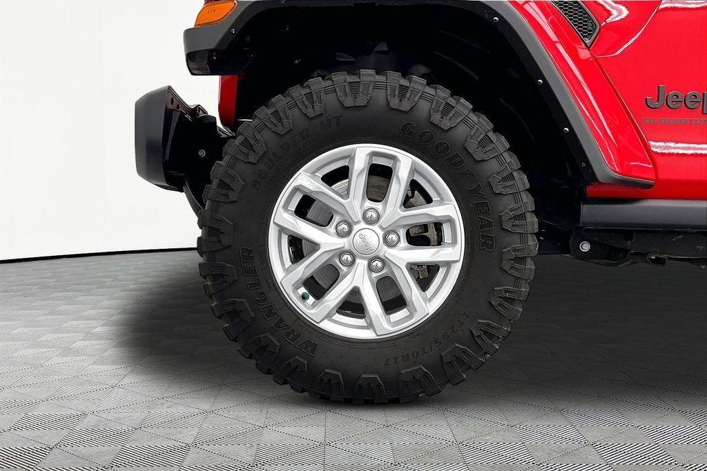 used 2023 Jeep Gladiator car, priced at $30,828