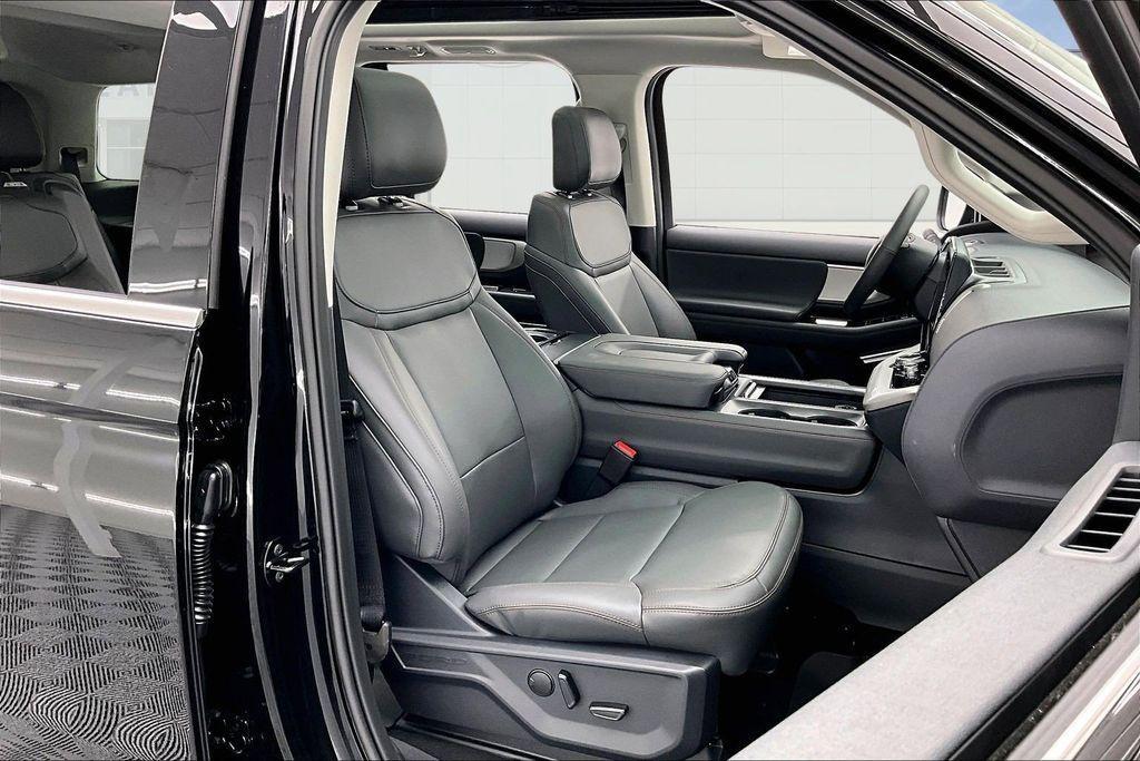 new 2025 Ford Expedition car, priced at $67,559