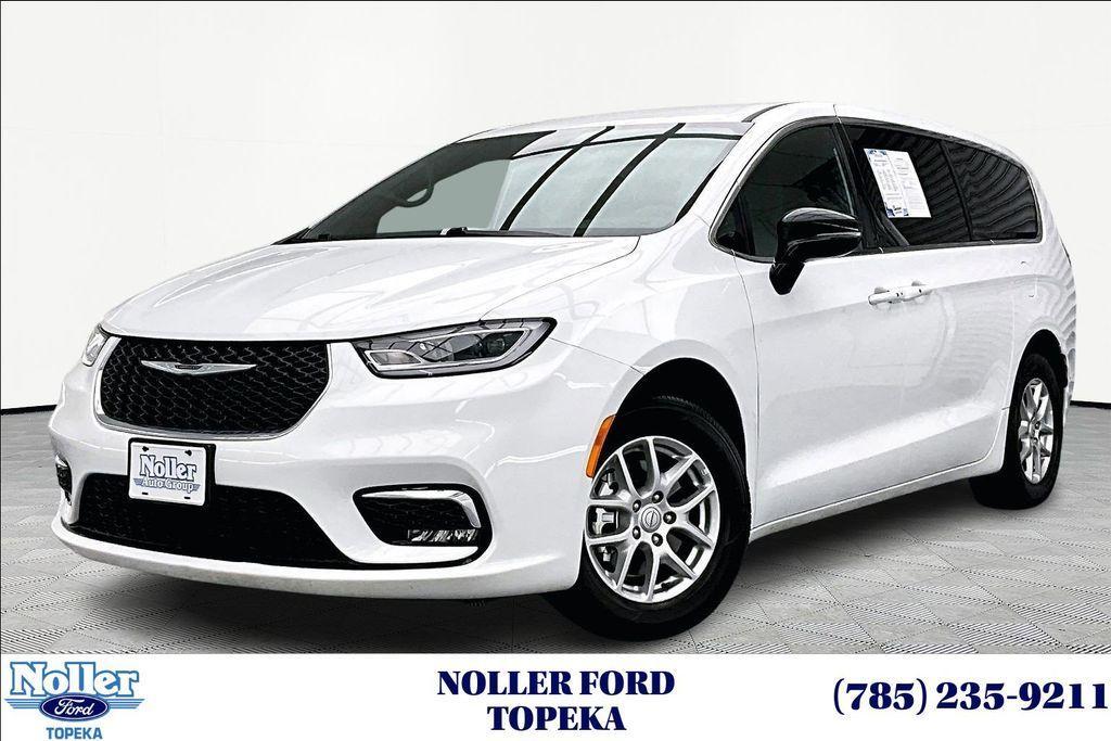 used 2025 Chrysler Pacifica car, priced at $32,891