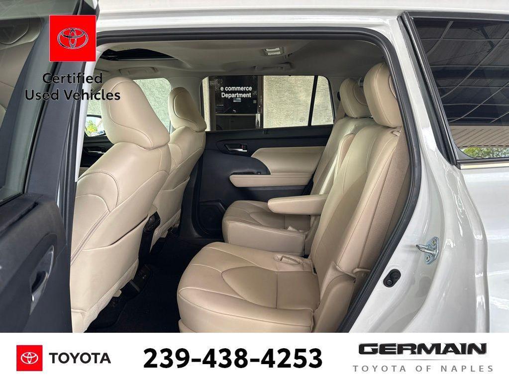 used 2024 Toyota Highlander car, priced at $39,527