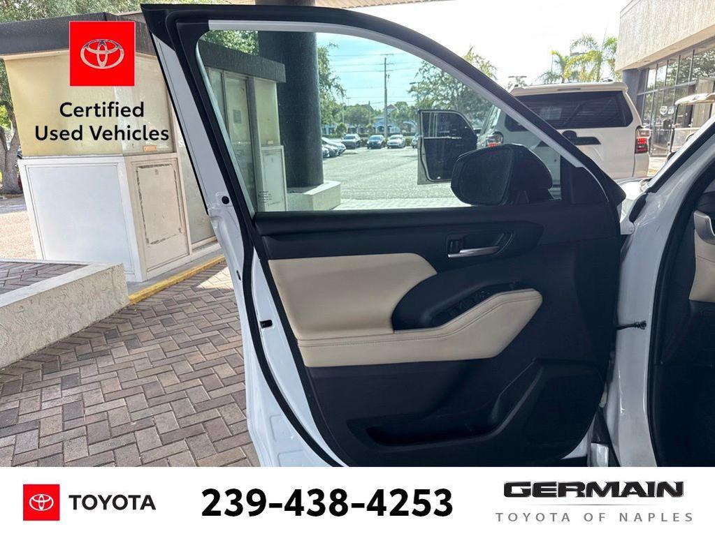 used 2024 Toyota Highlander car, priced at $39,527