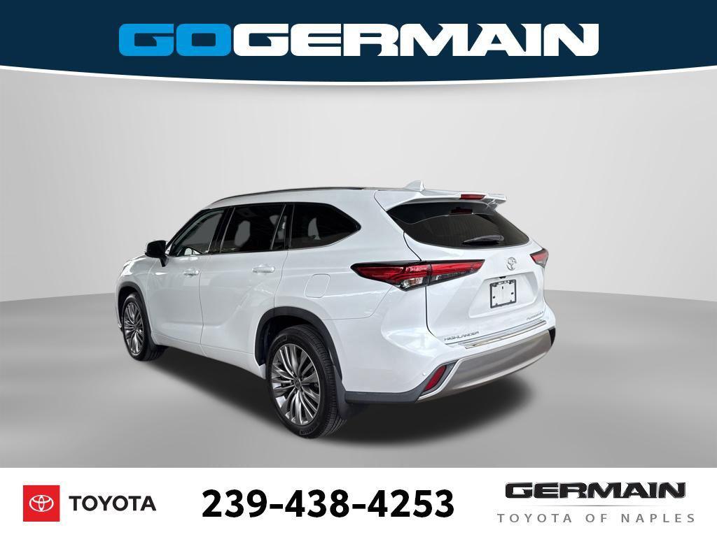 used 2022 Toyota Highlander car, priced at $43,527