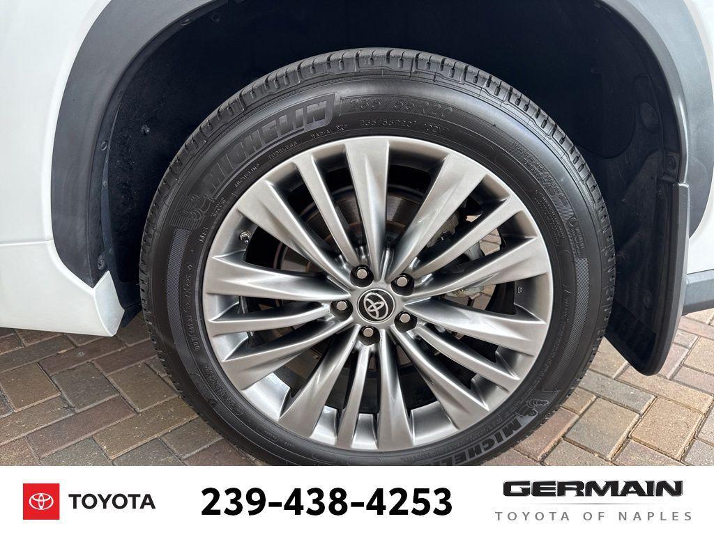 used 2022 Toyota Highlander car, priced at $43,527