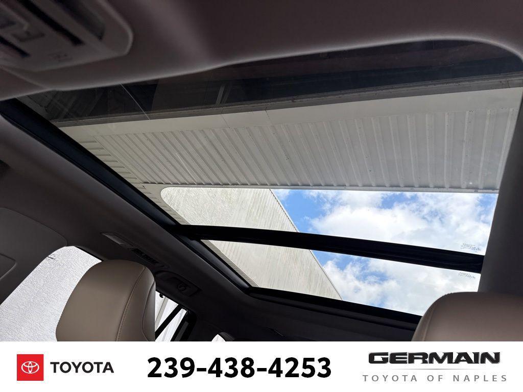 used 2022 Toyota Highlander car, priced at $43,527