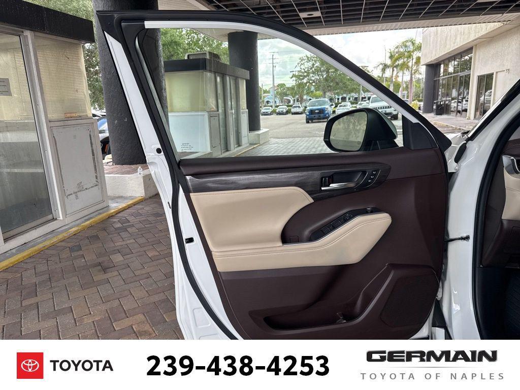used 2022 Toyota Highlander car, priced at $43,527