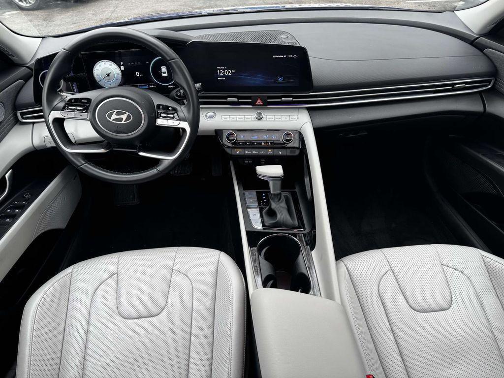 new 2024 Hyundai Elantra car