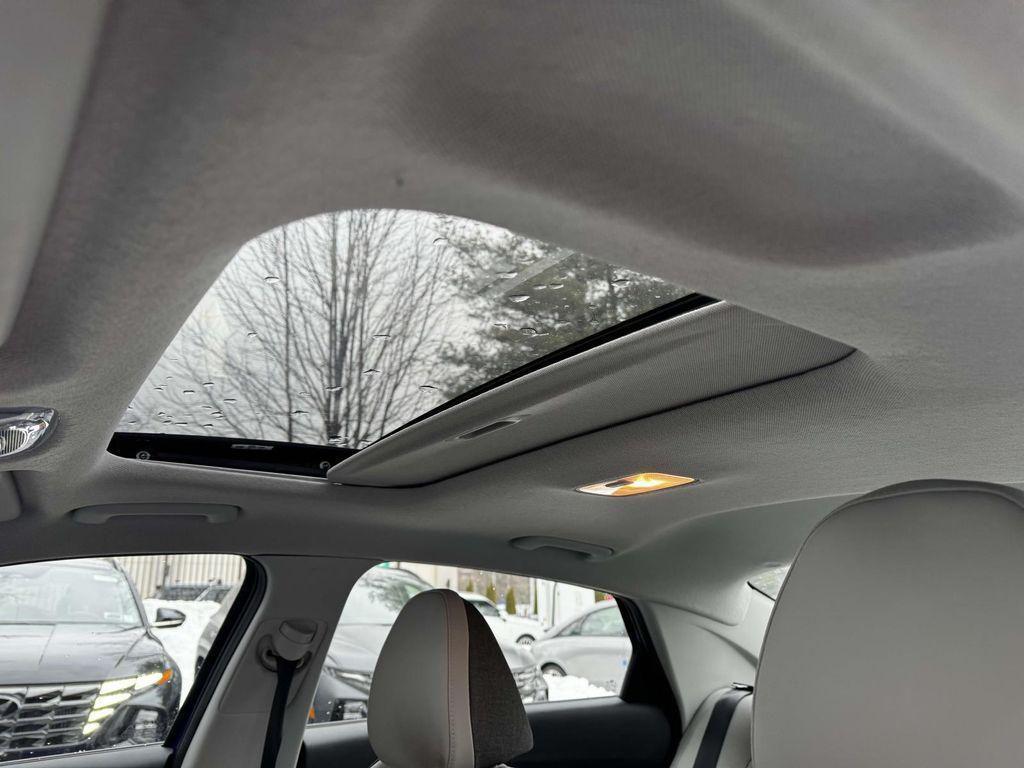 new 2024 Hyundai Elantra car