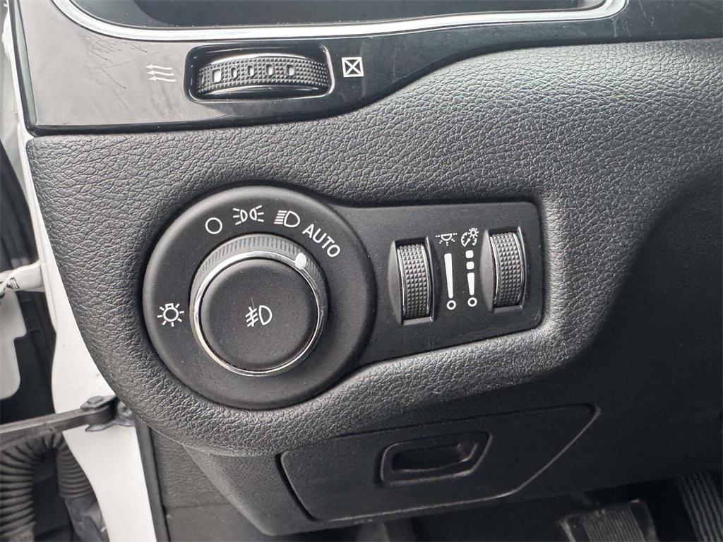 used 2019 Jeep Cherokee car, priced at $14,026