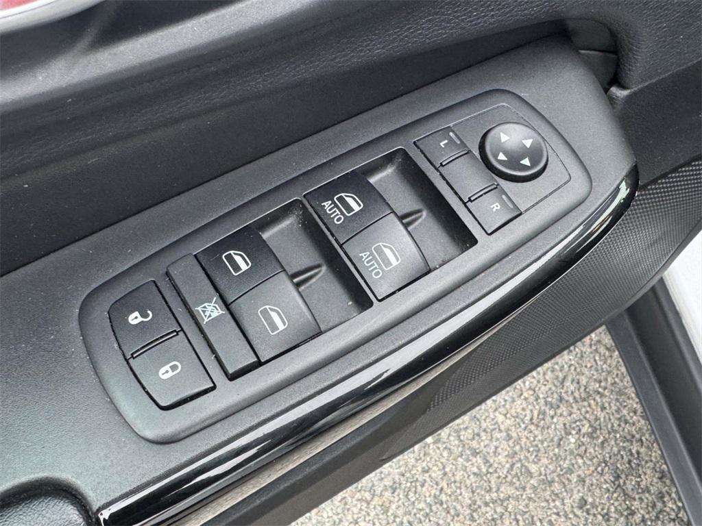 used 2019 Jeep Cherokee car, priced at $14,026