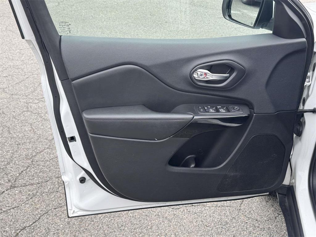 used 2019 Jeep Cherokee car, priced at $14,026