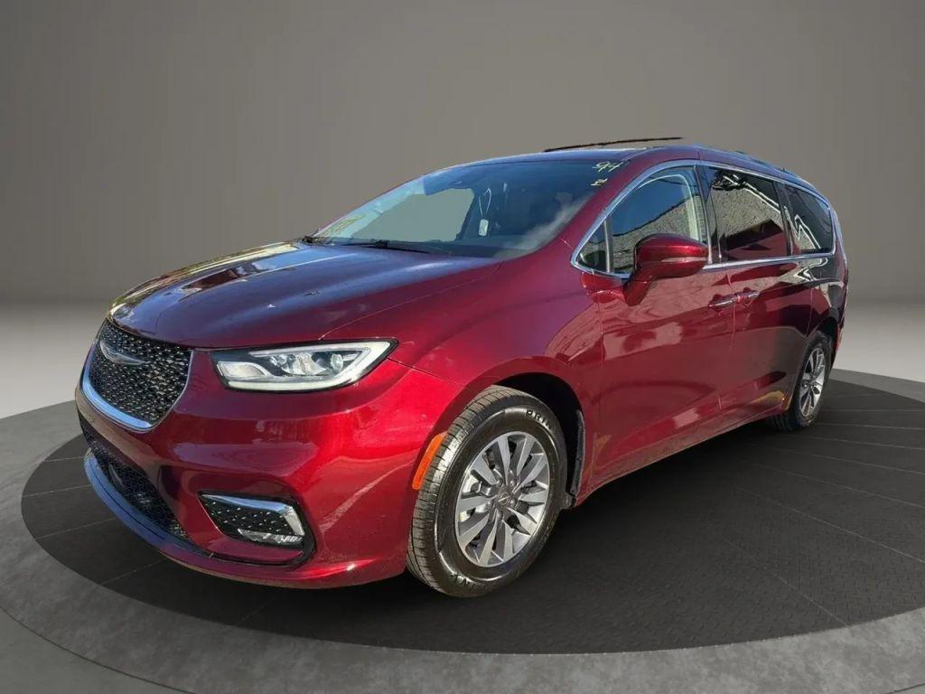 used 2021 Chrysler Pacifica car, priced at $15,499