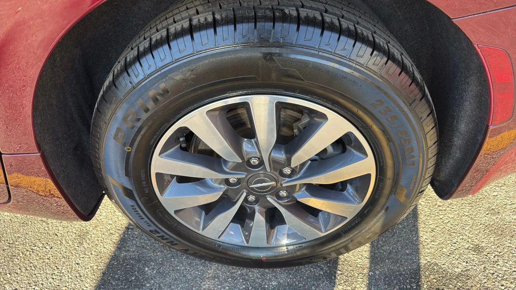 used 2021 Chrysler Pacifica car, priced at $14,999