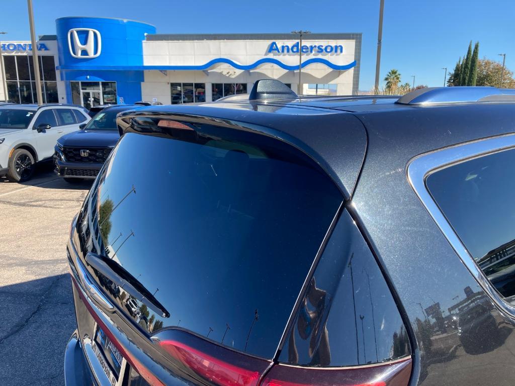 used 2021 Chrysler Pacifica Hybrid car, priced at $18,595