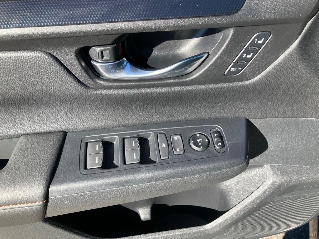 new 2026 Honda CR-V Hybrid car, priced at $39,783