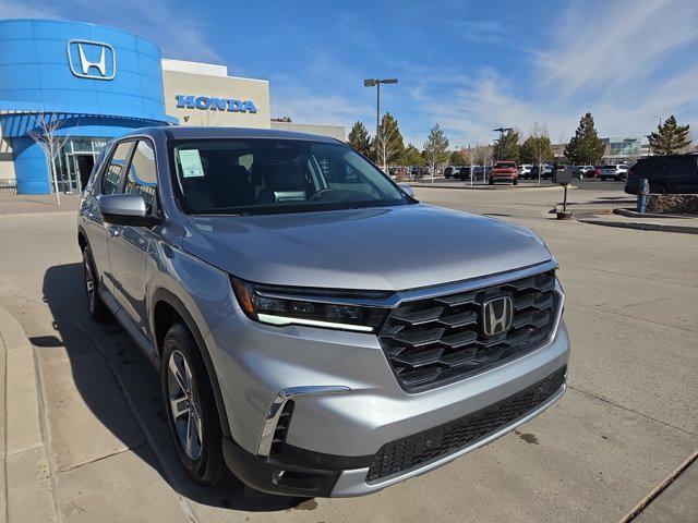 new 2025 Honda Pilot car, priced at $45,596