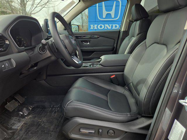 new 2025 Honda Pilot car, priced at $45,596