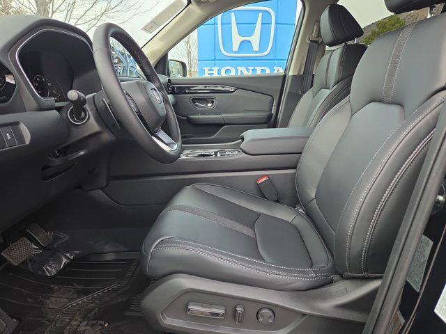 new 2025 Honda Pilot car, priced at $45,596