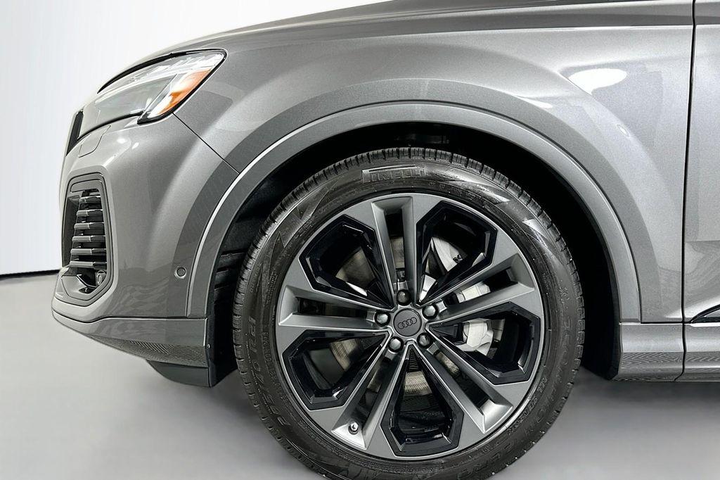 new 2026 Audi Q7 car, priced at $78,220
