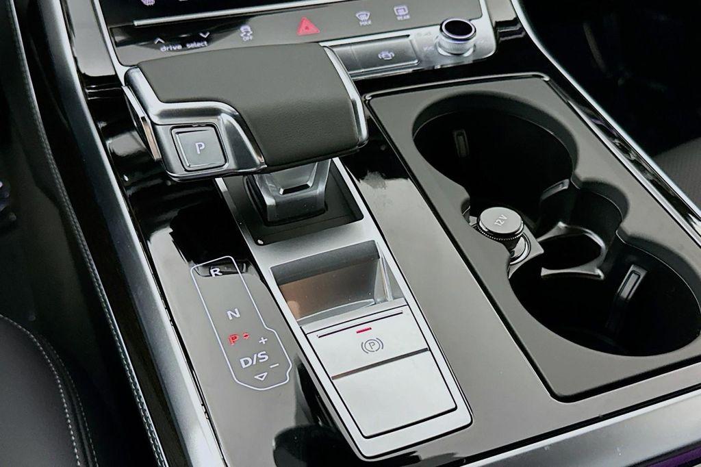 new 2025 Audi Q7 car, priced at $76,770