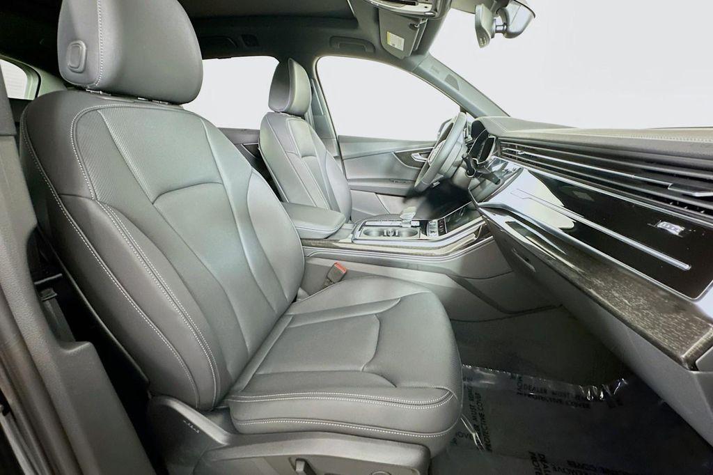 new 2025 Audi Q7 car, priced at $76,770