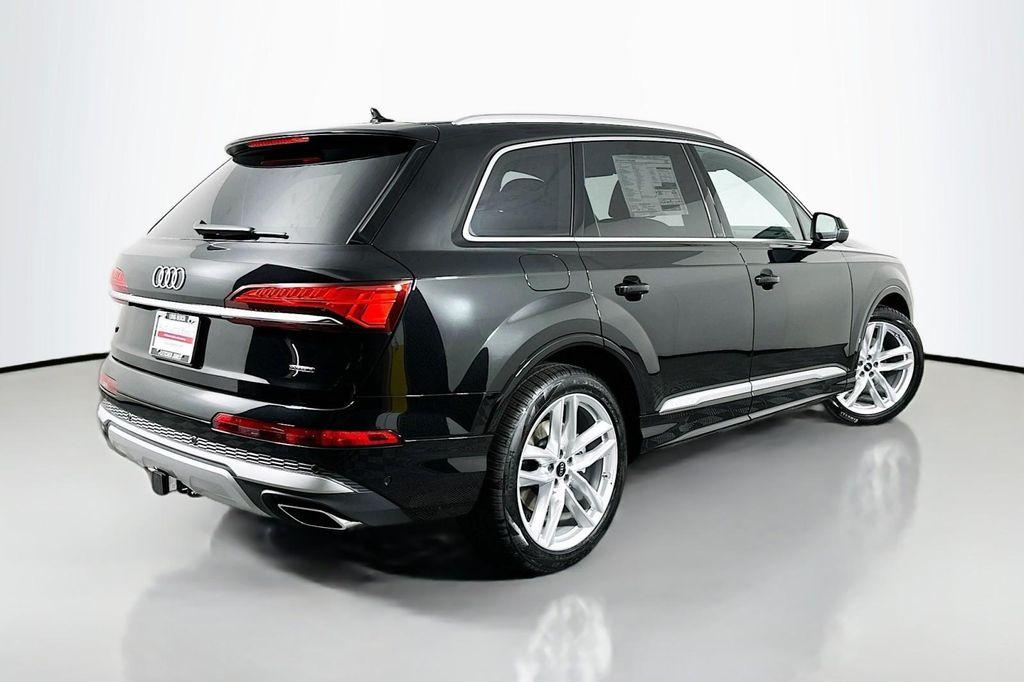 new 2025 Audi Q7 car, priced at $76,900