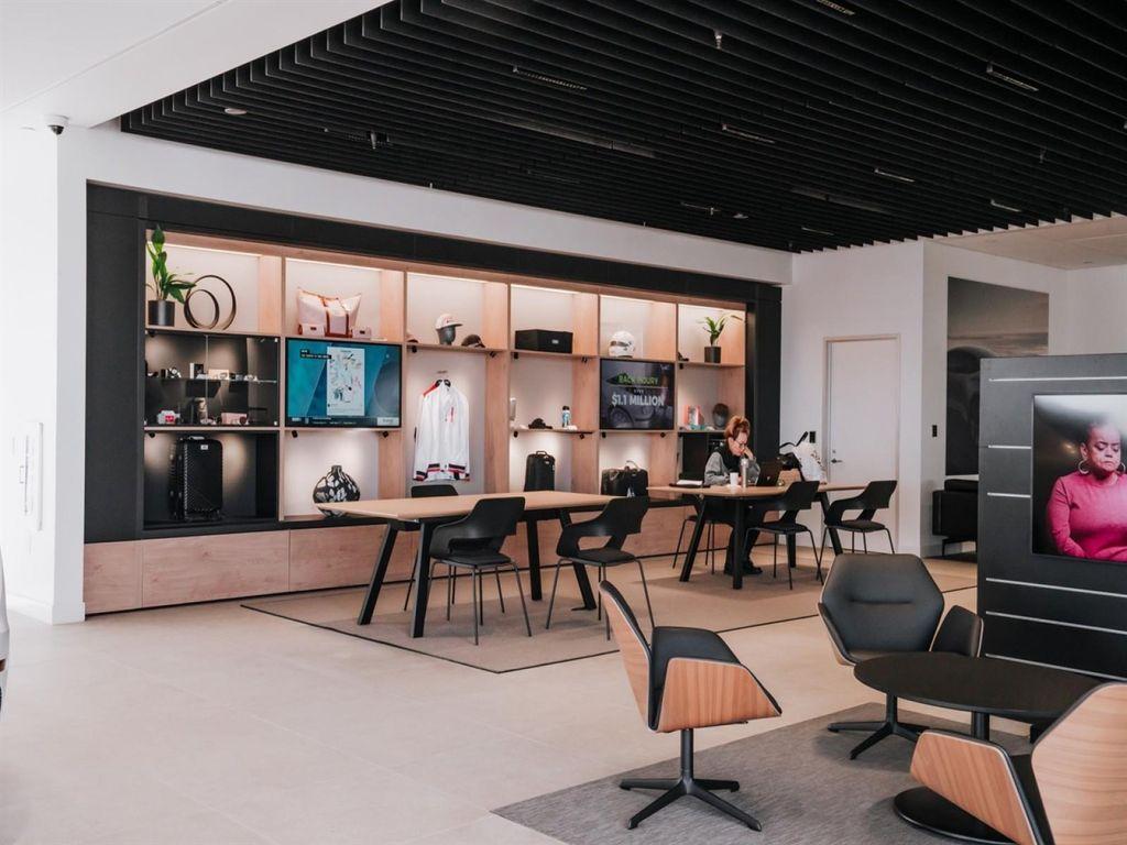 new 2025 Audi Q7 car, priced at $76,900