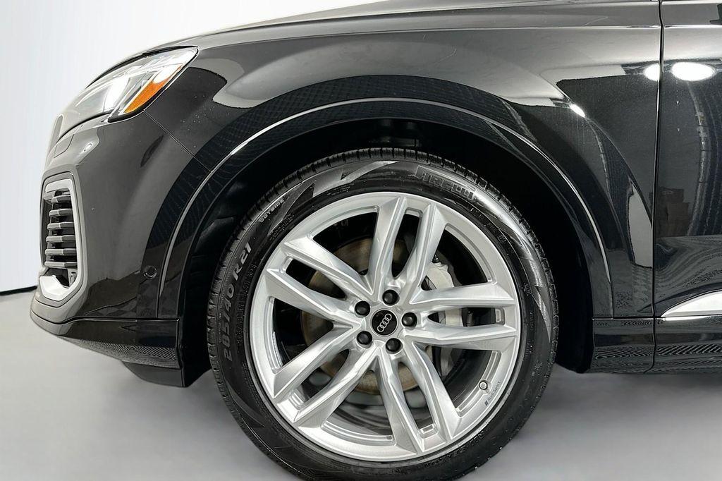 new 2025 Audi Q7 car, priced at $76,900